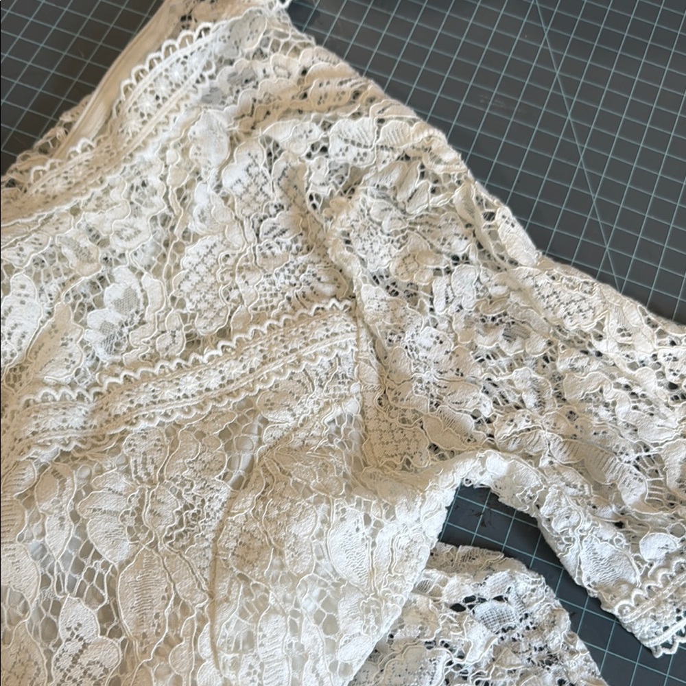 Tobrief White Lace blouse - Picture 5 of 8